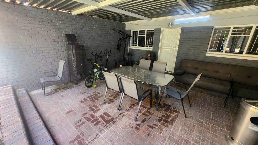 4 Bedroom Property for Sale in Wilgenhof Free State